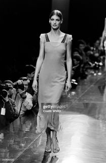 Linda Evangelista feet photo 11