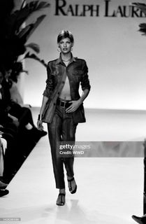 Linda Evangelista feet photo 10