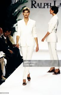 Linda Evangelista feet photo 2