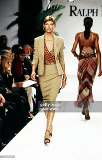 Linda Evangelista feet photo 1