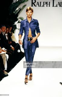 Linda Evangelista feet photo 20