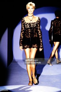 Linda Evangelista feet photo 19