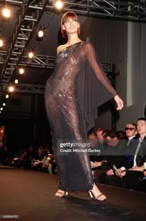 Linda Evangelista feet photo 11