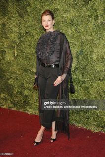 Linda Evangelista feet photo 12