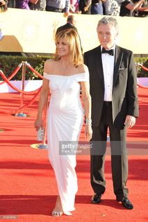 Linda Gray feet photo thumbnail