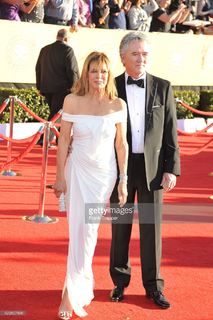 Linda Gray feet photo thumbnail