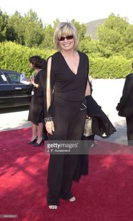 Linda Gray feet photo thumbnail