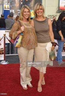 Linda Gray feet photo thumbnail