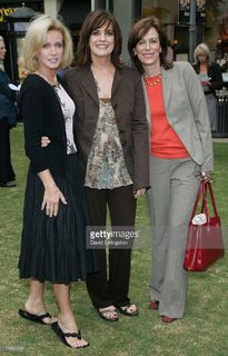 Linda Gray feet photo thumbnail