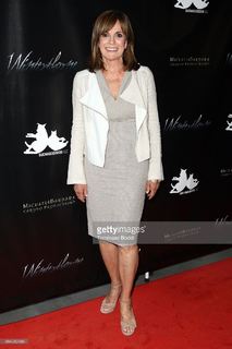 Linda Gray feet photo thumbnail