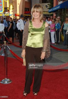 Linda Gray feet photo thumbnail