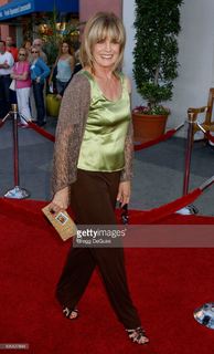 Linda Gray feet photo thumbnail