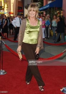 Linda Gray feet photo thumbnail