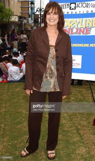 Linda Gray feet photo thumbnail