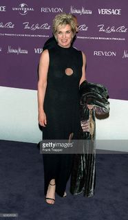Linda Gray feet photo thumbnail