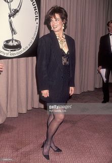 Linda Gray feet photo thumbnail