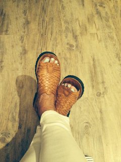 Linda Gray feet photo thumbnail