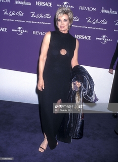Linda Gray feet photo thumbnail