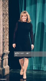 Linda Gray feet photo thumbnail