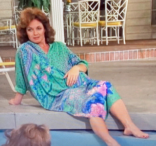 Linda Gray feet photo thumbnail