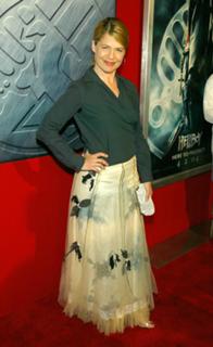 Linda Hamilton feet photo thumbnail
