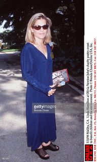 Linda Hamilton feet photo thumbnail