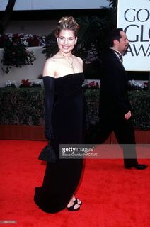Linda Hamilton feet photo thumbnail