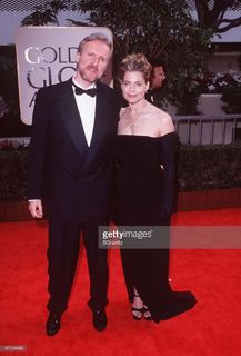 Linda Hamilton feet photo thumbnail