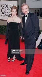 Linda Hamilton feet photo thumbnail