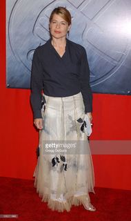 Linda Hamilton feet photo thumbnail