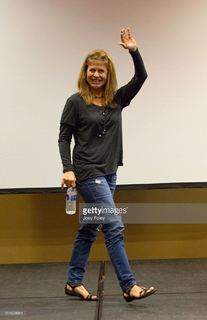 Linda Hamilton feet photo thumbnail
