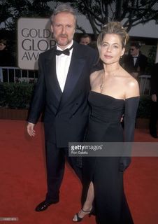 Linda Hamilton feet photo thumbnail