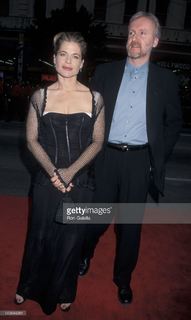 Linda Hamilton feet photo thumbnail
