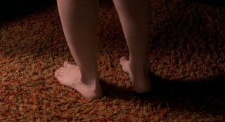 Linda Hamilton feet photo thumbnail