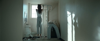 Linda Hamilton feet photo thumbnail