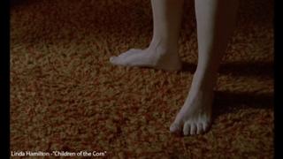 Linda Hamilton feet photo thumbnail