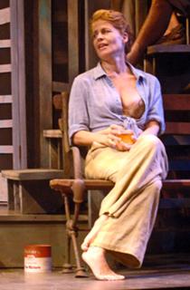 Linda Hamilton feet photo thumbnail