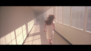 Linda Hamilton feet photo thumbnail