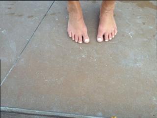 Linda Hogan feet photo thumbnail