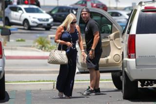 Linda Hogan feet photo thumbnail