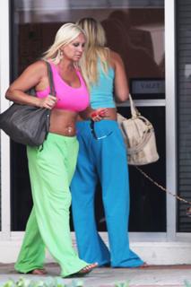 Linda Hogan feet photo thumbnail