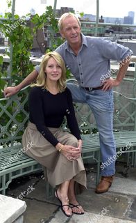 Linda Kozlowski feet photo thumbnail