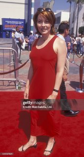 Linda Kozlowski feet photo thumbnail