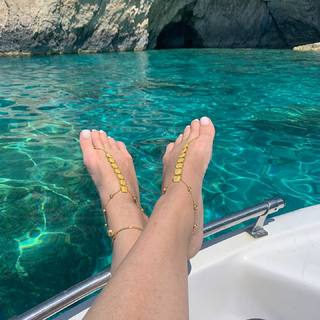 Linda Kozlowski feet photo thumbnail