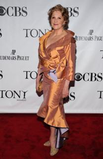 Linda Lavin feet photo 4