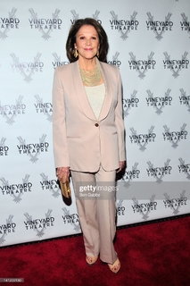 Linda Lavin feet photo 12