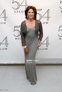 Linda Lavin feet photo 10