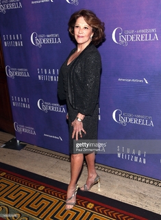 Linda Lavin feet photo 8