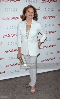 Linda Lavin feet photo 4