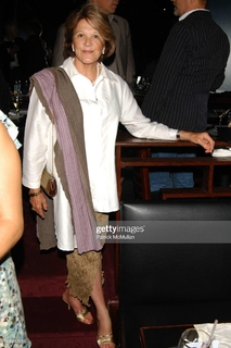 Linda Lavin feet photo 7